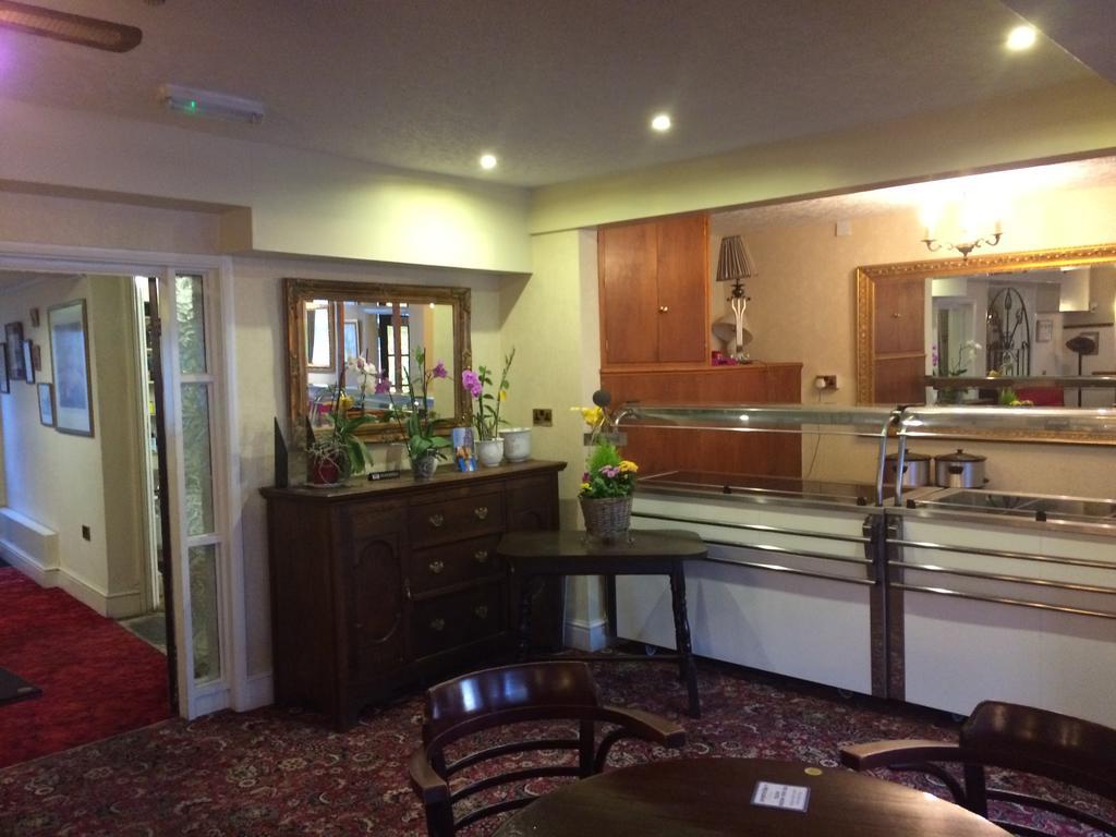 Half Moon Hotel Alford  Εξωτερικό φωτογραφία