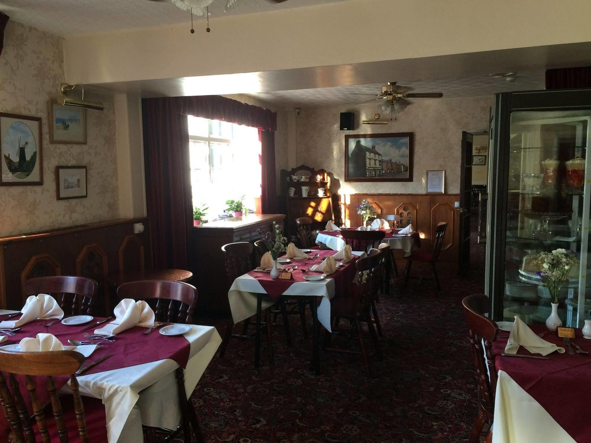Half Moon Hotel Alford  Εξωτερικό φωτογραφία