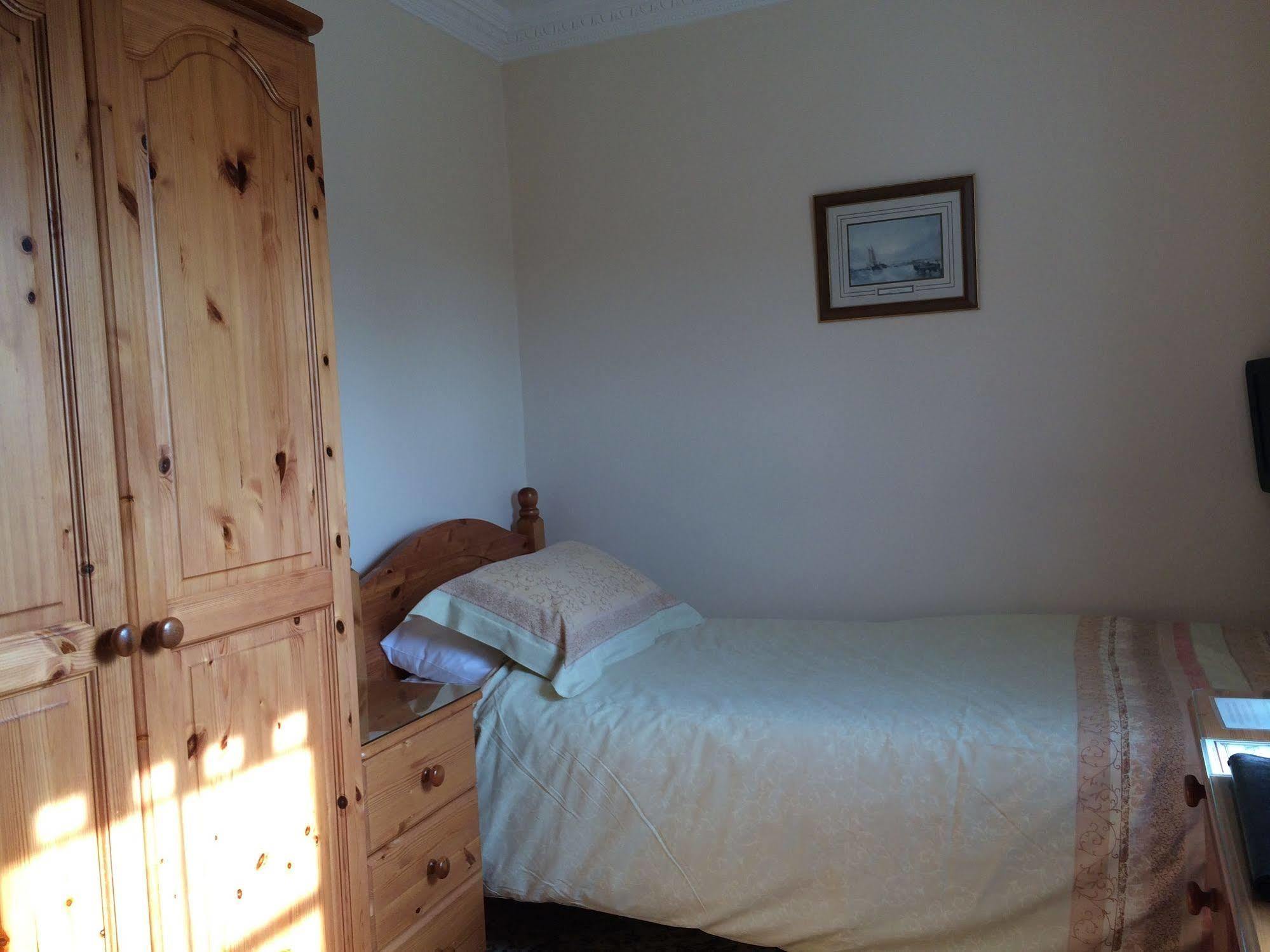 Half Moon Hotel Alford  Εξωτερικό φωτογραφία