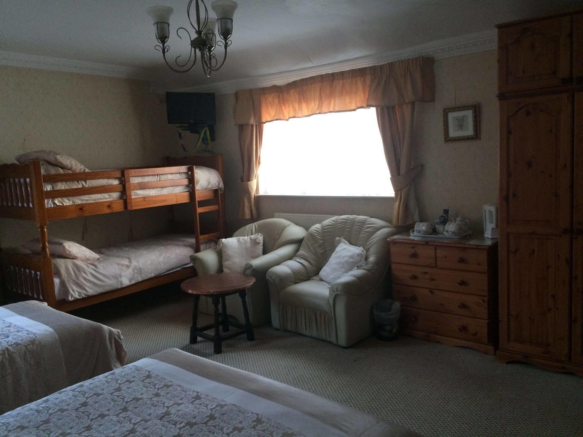 Half Moon Hotel Alford  Εξωτερικό φωτογραφία