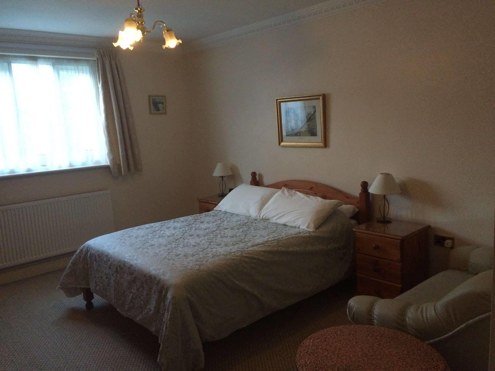 Half Moon Hotel Alford  Εξωτερικό φωτογραφία