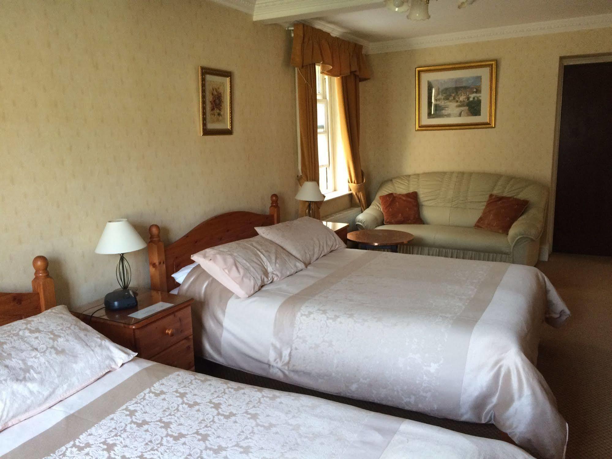 Half Moon Hotel Alford  Εξωτερικό φωτογραφία