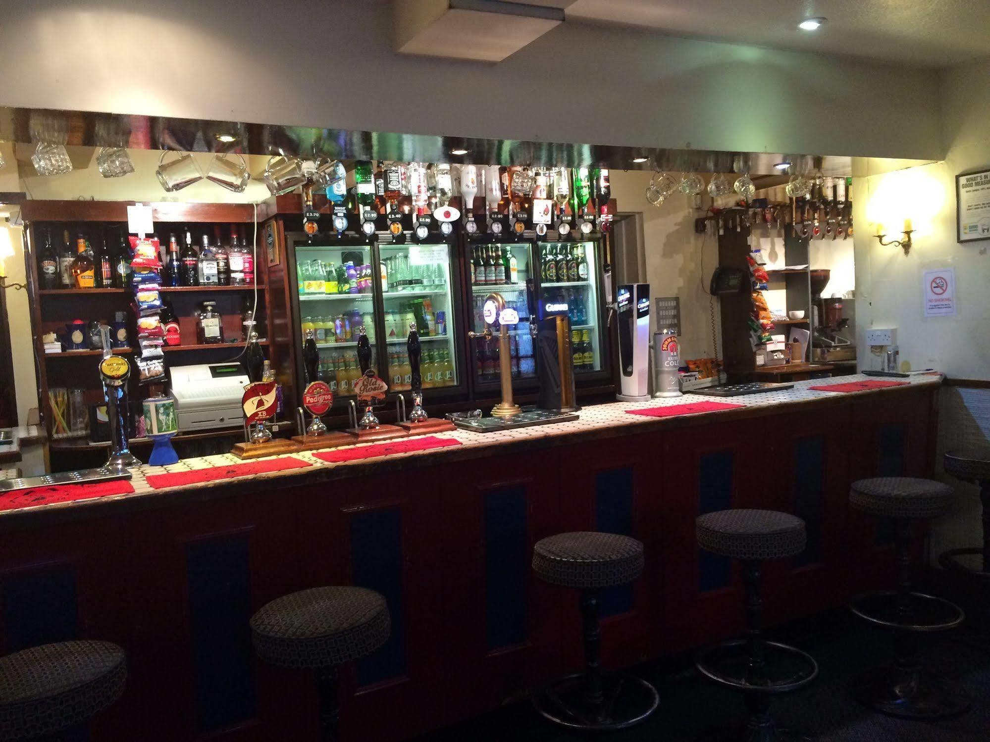 Half Moon Hotel Alford  Εξωτερικό φωτογραφία