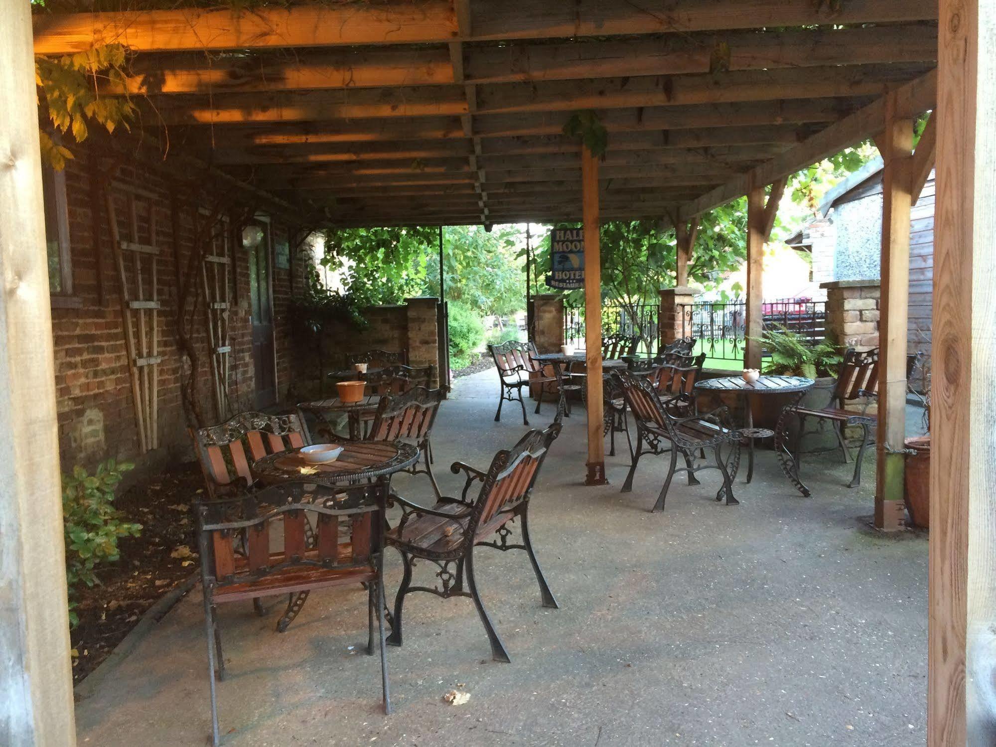 Half Moon Hotel Alford  Εξωτερικό φωτογραφία